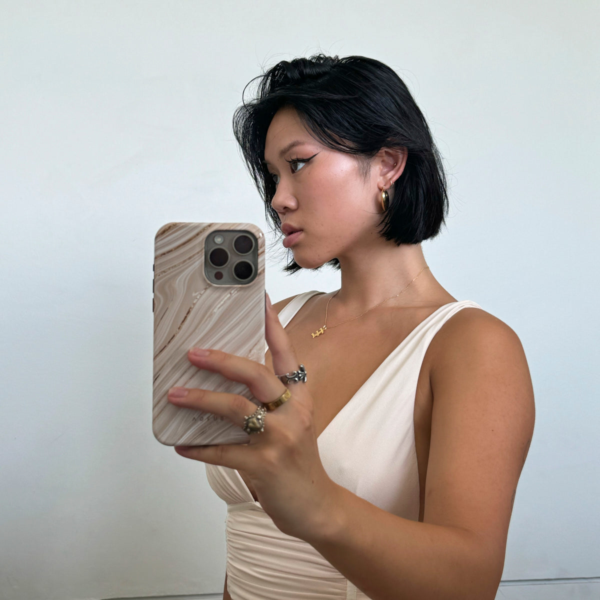 新品未使用 iPhone 15ケース Full Glam - Beige Full Glam - iPhone 15 ケース | BURGA