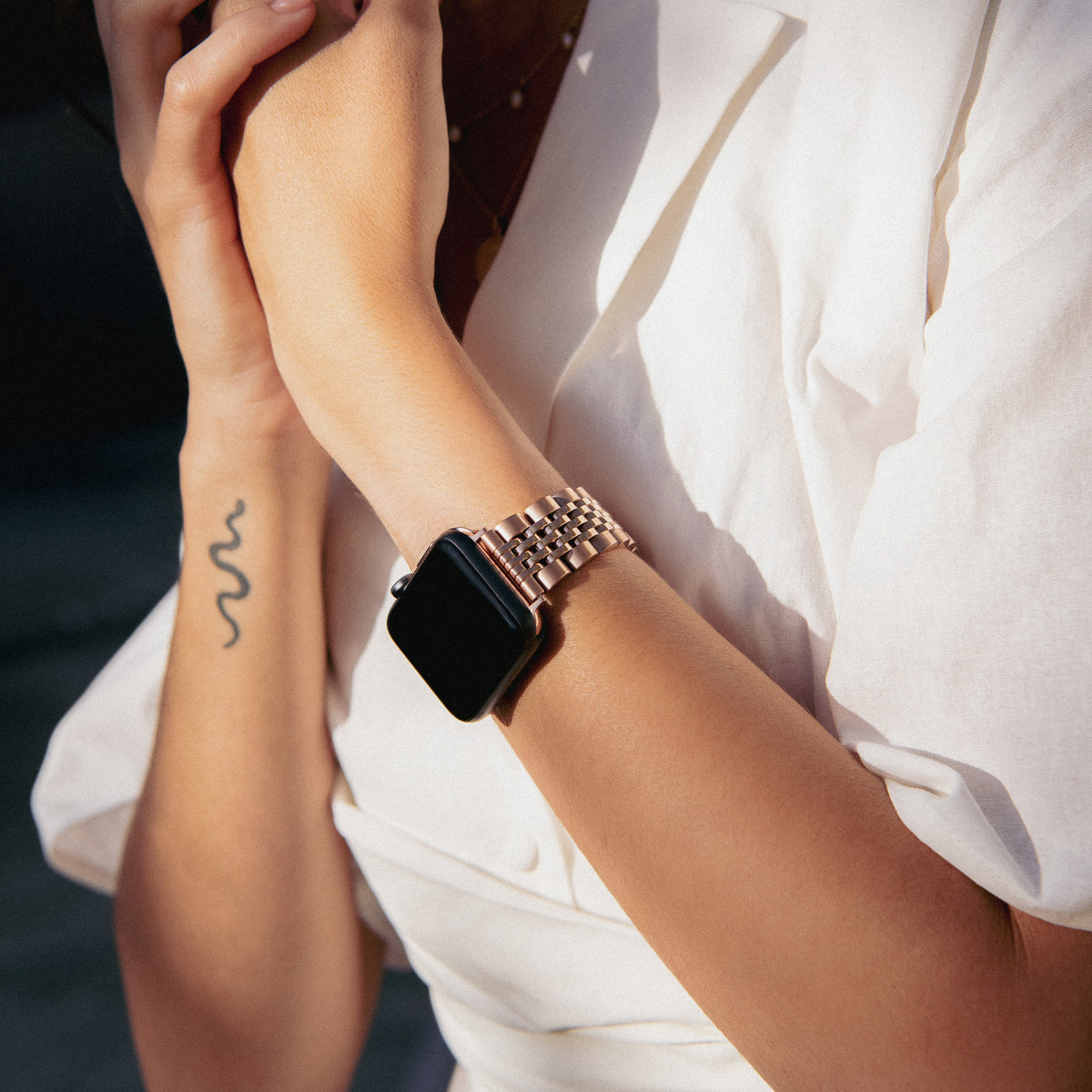 Apple Watchメタルバンド - Chic Royal | BURGA