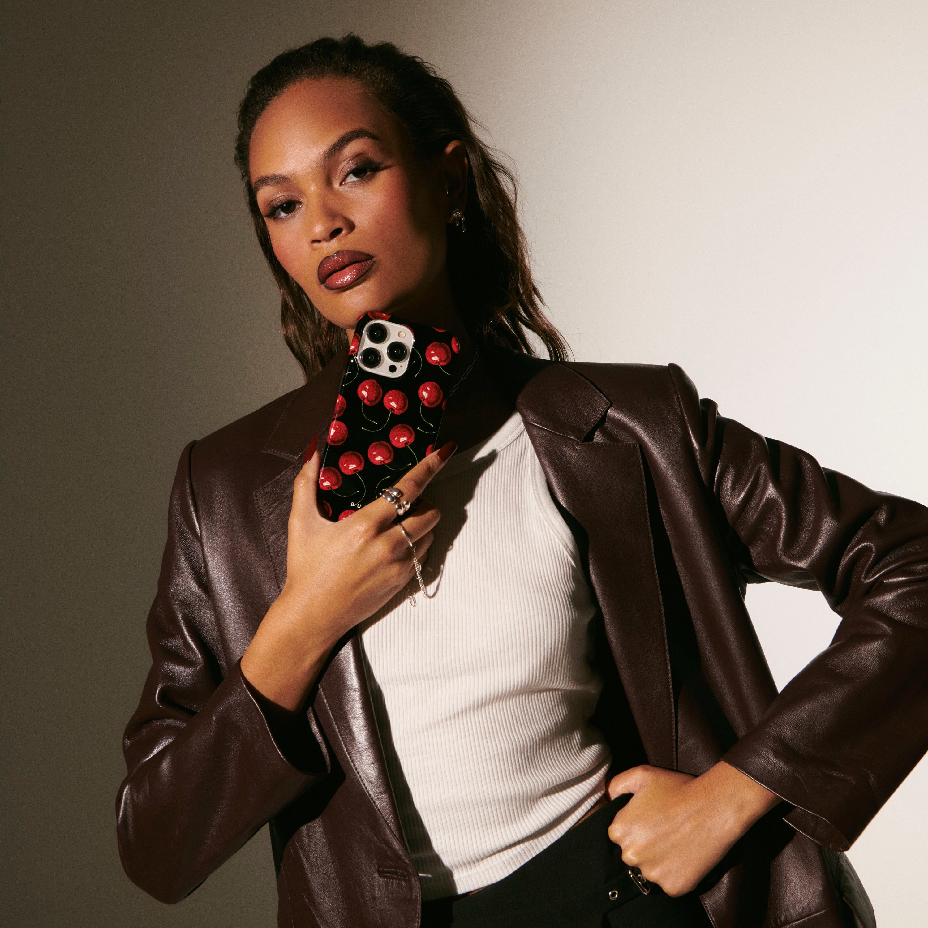 Cherrybomb - iPhone 15 Pro ケース | BURGA